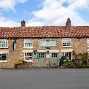Inn The Fox And Hounds Country ****